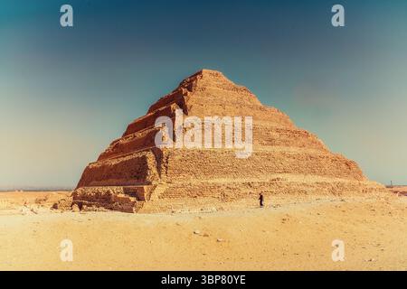 Blick auf die Pyramide von Djoser, auch als Stufenpyramide bezeichnet, Sakkara Stockfoto