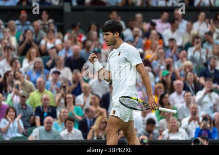 London, Großbritannien. Juli 2025. LONDON, VEREINIGTES KÖNIGREICH - 6. JULI: Carlos Alcaraz aus Spanien am 7. Tag der Meisterschaft Wimbledon 2025 im All England Lawn Tennis and Croquet Club am 6. Juli 2025 in London, Vereinigtes Königreich. (Foto: Marleen Fouchier/BSR Agency) Credit: BSR Agency/Alamy Live News Stockfoto