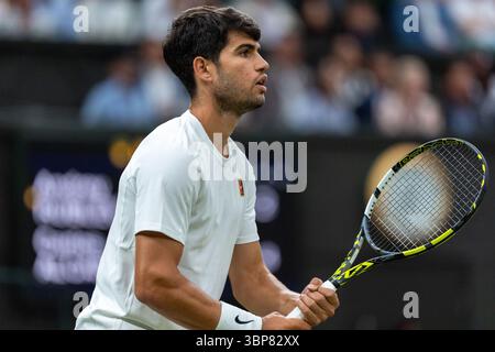 London, Großbritannien. Juli 2025. LONDON, VEREINIGTES KÖNIGREICH - 6. JULI: Carlos Alcaraz aus Spanien am 7. Tag der Meisterschaft Wimbledon 2025 im All England Lawn Tennis and Croquet Club am 6. Juli 2025 in London, Vereinigtes Königreich. (Foto: Marleen Fouchier/BSR Agency) Credit: BSR Agency/Alamy Live News Stockfoto