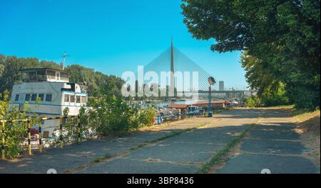 Lebensstil auf der Save in Belgrad, Serbien, Sommerzeit. Stockfoto