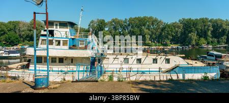 Lebensstil auf der Save in Belgrad, Serbien, Sommerzeit. Stockfoto