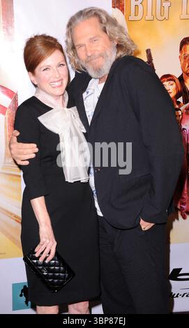 Julianne Moore und Jeff Bridges bei der Blu-ray-Veröffentlichung „The Big Lebowski“ im Hammerstein Ballroom in New York City – 16. August 2011 Stockfoto