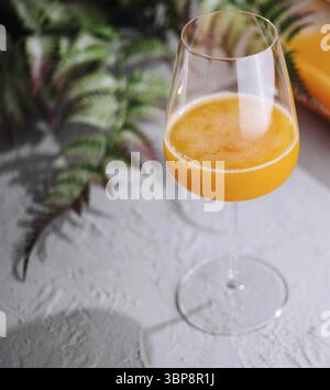 Essen, Orangensaft im Glas von oben Stockfoto