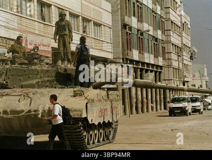 Israelische Jugendliche protestieren Panzer in Nablus Stockfoto