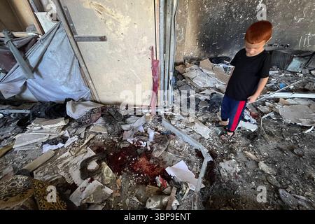 Eine Ansicht der Schäden am Rimal Klinikgebäude Eine Ansicht der Schäden am Rimal Klinikgebäude, in dem Vertriebene nach den israelischen Angriffen in Gaza-Stadt am 7. Juli 2025 untergebracht sind. Foto: Hadi Daoud apaimages Gaza-Stadt Gaza-Streifen palästinensisches Gebiet 070725 Gaza HD 007 Copyright: XapaimagesxHadixDaoudxxapaimagesx Stockfoto