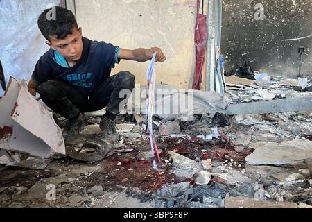 Eine Ansicht der Schäden am Rimal Klinikgebäude Eine Ansicht der Schäden am Rimal Klinikgebäude, in dem Vertriebene nach den israelischen Angriffen in Gaza-Stadt am 7. Juli 2025 untergebracht sind. Foto: Hadi Daoud apaimages Gaza-Stadt Gaza-Streifen palästinensisches Gebiet 070725 Gaza HD 0011 Copyright: XapaimagesxHadixDaoudxxapaimagesx Stockfoto