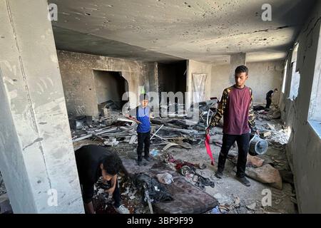 Eine Ansicht der Schäden am Rimal Klinikgebäude Eine Ansicht der Schäden am Rimal Klinikgebäude, in dem Vertriebene nach den israelischen Angriffen in Gaza-Stadt am 7. Juli 2025 untergebracht sind. Foto: Hadi Daoud apaimages Gaza-Stadt Gaza-Streifen palästinensisches Gebiet 070725 Gaza HD 0013 Copyright: XapaimagesxHadixDaoudxxapaimagesx Stockfoto