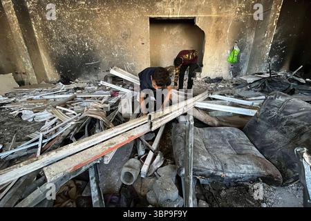 Eine Ansicht der Schäden am Rimal Klinikgebäude Eine Ansicht der Schäden am Rimal Klinikgebäude, in dem Vertriebene nach den israelischen Angriffen in Gaza-Stadt am 7. Juli 2025 untergebracht sind. Foto: Hadi Daoud apaimages Gaza-Stadt Gaza-Streifen palästinensisches Gebiet 070725 Gaza HD 0010 Copyright: XapaimagesxHadixDaoudxxapaimagesx Stockfoto