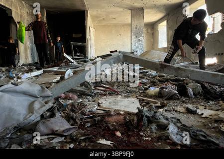 Eine Ansicht der Schäden am Rimal Klinikgebäude Eine Ansicht der Schäden am Rimal Klinikgebäude, in dem Vertriebene nach den israelischen Angriffen in Gaza-Stadt am 7. Juli 2025 untergebracht sind. Foto: Hadi Daoud apaimages Gaza-Stadt Gaza-Streifen palästinensisches Gebiet 070725 Gaza HD 0014 Copyright: XapaimagesxHadixDaoudxxapaimagesx Stockfoto