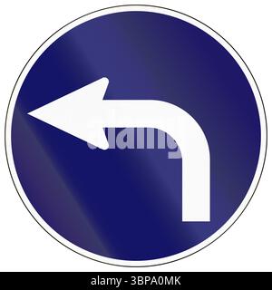 Verkehrsschild in Kambodscha - biegen Sie links ab. Stockfoto