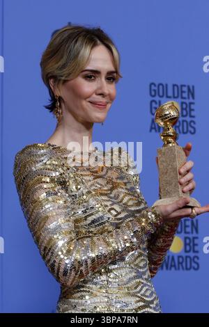 Sarah Paulson posiert im Pressesaal der 74. Jährlichen Golden Globe Awards, Golden Globes, in Beverly Hills, Los Angeles, USA. Januar 2017 Stockfoto