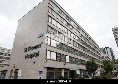 London, Großbritannien. Juli 2025. Außenansicht des St. Thomas' Hospital in London. Quelle: SOPA Images Limited/Alamy Live News Stockfoto