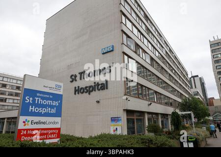 London, Großbritannien. Juli 2025. Außenansicht des St. Thomas' Hospital in London. Quelle: SOPA Images Limited/Alamy Live News Stockfoto