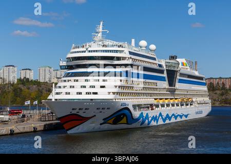 Aida Mar Kreuzfahrtschiff AidaMar im Mai in Stockholm, Schweden, vor Anker gebracht - Kreuzfahrtschiff der Sphinx-Klasse, das von der deutschen Kreuzfahrtlinie AIDA Cruises betrieben wird Stockfoto