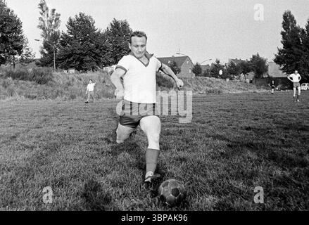 60er Jahre, Firmensport, Fußball, GHH Gutehoffnungshuette, Match Industriebau vs. Stahlbau im September 1965, Oberhausen, Oberhausen-Sterkrade, Ruhrgebiet, Nordrhein-Westfalen, NRW, Schauplatz des Spiels Stockfoto
