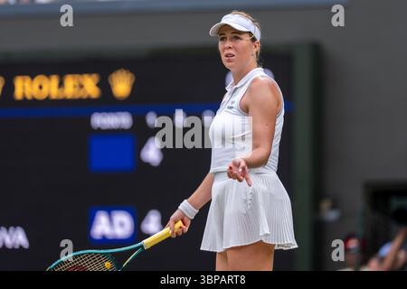 London, Großbritannien. Juli 2025. LONDON, ENGLAND - 6. JULI: Anastasia Pavlyuchenkova während des Wimbledon 2025 im All England Lawn Tennis & Croquet Club am 6. Juli 2025 in London, England. (Foto von Marleen Fouchier/Orange Pictures) Credit: Orange Pics BV/Alamy Live News Stockfoto