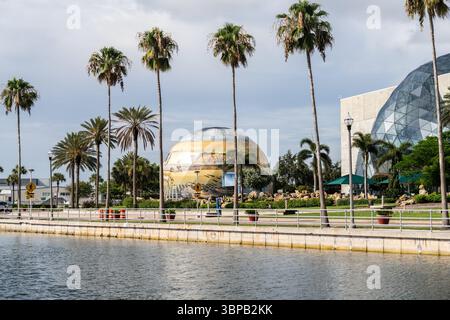 St. Petersburg, Florida - 27. Juni 2025: Das Museum von Salvador Dali ist eine der besten privaten Sammlungen des genialen Malers der Welt Stockfoto