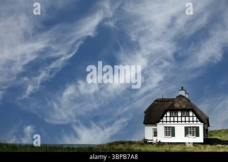 Traditionelles Fachwerkhaus in dänemark ein sonniger Sommertag Stockfoto