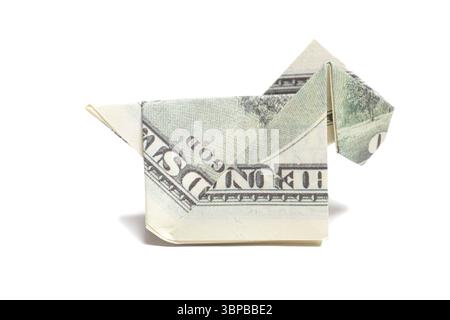 Origami-Hund aus 100-Dollar-Banknote auf weißem Hintergrund Stockfoto