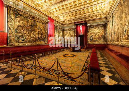 Das Innere der Kathedrale von Segovia, der letzten gotischen Kathedrale, die im 16. Jahrhundert in Spanien erbaut wurde. Stockfoto