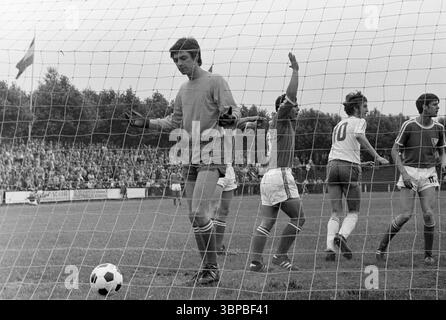 Sechzigerjahre, Sport, Fußball, Westdeutsche Jugendmeisterschaft 1969, Finale, SpVgg Sterkrade 06/07 gegen VfL Bochum 3-4, 29.06.1969, Stadion am Dicken Stein in Oberhausen-Sterkrade-Tackenberg, Spielort, Tor gegen Sterkrade Stockfoto
