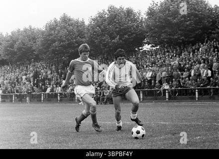Sechzigerjahre, Sport, Fußball, Westdeutsche Jugendmeisterschaft 1969, Finale, SpVgg Sterkrade 06/07 vs. VfL Bochum 3-4, 29.06.1969, Stadion am Dicken Stein in Oberhausen-Sterkrade-Tackenberg, Spielort, Kämpfe Stockfoto