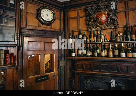 Berry Bros & Rudd Ltd, Weinhändler, St. James's Street, London, England. UK Stockfoto