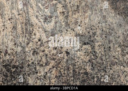 Abstrakte natürliche Textur, Hintergrundfoto. Nahaufnahme einer detaillierten strukturierten Steinoberfläche mit natürlichen Mustern und Farben, ideal für Background Stockfoto
