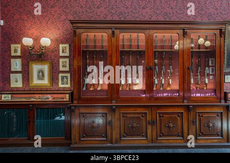 Purdey & Sons wurde 1814 gegründet, um Sportgewehre und -Gewehre sowie luxuriöse Kleidung und Accessoires zu kreieren. Stockfoto
