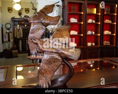 Purdey & Sons wurde 1814 gegründet, um Sportgewehre und -Gewehre sowie luxuriöse Kleidung und Accessoires zu kreieren. Stockfoto