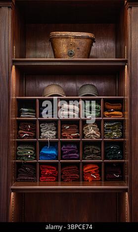 Purdey & Sons wurde 1814 gegründet, um Sportgewehre und -Gewehre sowie luxuriöse Kleidung und Accessoires zu kreieren. Stockfoto