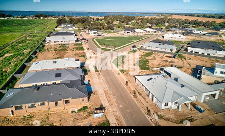 Luftaufnahme der neuen Häuser auf dem Anwesen Silverwoods Yarrawonga Stockfoto