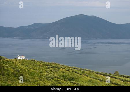 Albanien. Die Küste in der Nähe der Stadt Vlora an der albanischen Riviera. Stockfoto