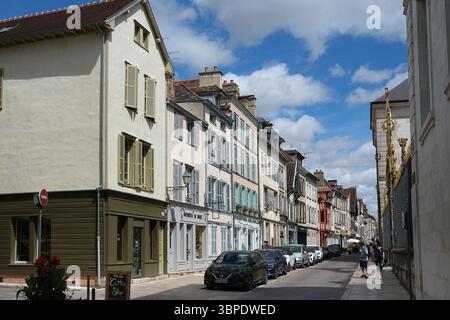 Troyes (Nordostfrankreich): Traditionelle Häuser und alte Fachwerkhäuser in der Altstadt in der Rue de la Cité Stockfoto