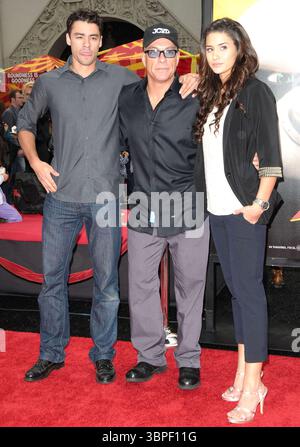 Jean-Claude Van Damme und seine Familie bei der Premiere von „Kung Fu Panda 2“ im Chinesischen Theater in Los Angeles - 22. Mai 2011 Stockfoto