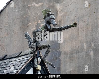 Ein Fuchs-Kunstwerk über den Fox Pub in Oswestry, Powys, Wales Stockfoto