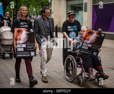 NARD - National Animal Rights Day - Birmingham Victoria Square, 1. Juni 2025. Tierschützer laufen durch das Stadtzentrum von Birmingham Stockfoto