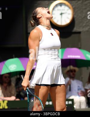 London, Großbritannien. Juli 2025. Weißrussland Aryna Sabalenka reagiert in ihrem Viertelfinalspiel gegen Laura Siegemund am 9. Tag der Wimbledon-Meisterschaft 2025 in London am Dienstag, den 08. Juli 2025. Foto: Hugo Philpott/UPI Credit: UPI/Alamy Live News Stockfoto