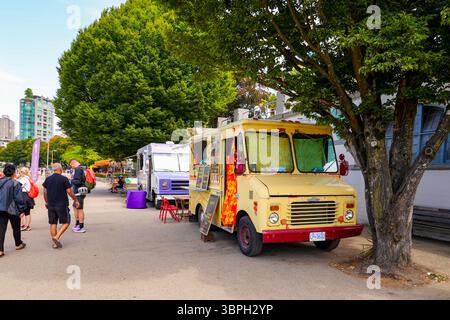 Food Trucks im Sunset Beach Park an der Küste der English Bay in Downtown Vancouver, British Columbia, Kanada Stockfoto