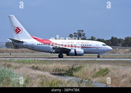 Fiumicino, Latium. Juli 2025. Boeing 737-600 Air Algerie.Aircraft zum Flughafen Fiumicino. Fiumicino (Italien), 08. Juli 2025 Credit: massimo insabato/Alamy Live News Stockfoto