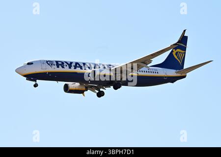 Fiumicino, Latium. Juli 2025. Boeing 737-800 Ryanair .Aircraft zum Flughafen Fiumicino. Fiumicino (Italien), 08. Juli 2025 Credit: massimo insabato/Alamy Live News Stockfoto