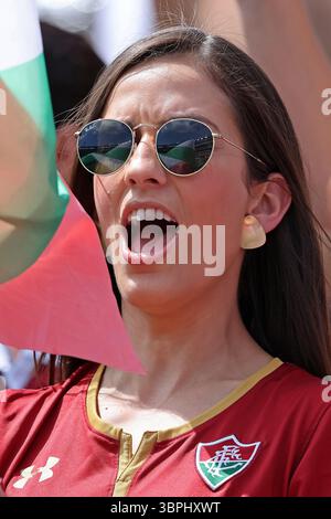 8. Juli 2025: East Ritherford, NJ, USA; Fluminense-Fans bejubeln ihr Team während des Spiels zwischen Fluminense und Chelsea FC im Halbfinale der FIFA Club-Weltmeisterschaft 2025 im MetLife Stadium Stockfoto