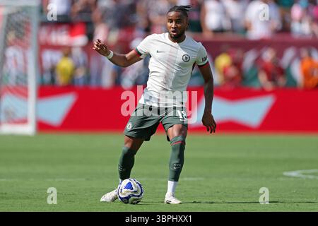 8. Juli 2025: East Ritherford, NJ, USA; Christopher Nkunku vom Chelsea FC kontrolliert den Ball während des Spiels zwischen Fluminense und Chelsea FC im Halbfinale der FIFA Club-Weltmeisterschaft 2025 im MetLife Stadium Stockfoto