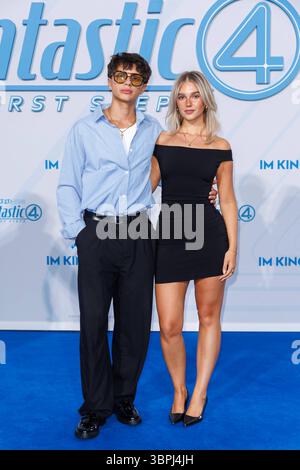 Fan-Event - The Fantastic 4 : First Steps Noah Miguel Oechsle Rodriguez und Lara Spengler beim Fan-Event zum Kinostart zu The Fantastic 4 : First Steps im das Center ehem. Sony Center am 08.07.2025 in Berlin. *** Fan Event The Fantastic 4 First Steps Noah Miguel Oechsle Rodriguez und Lara Spengler beim Fan Event zur theatralen Veröffentlichung der Fantastic 4 First Steps im das Center ehem Sony Center am 08 07 2025 in Berlin Copyright: XEventpressxKochanx Stockfoto