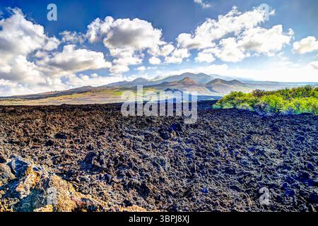 Blick auf die raue vulkanische Landschaft von Kap Kinau auf der hawaiianischen Insel Maui Stockfoto