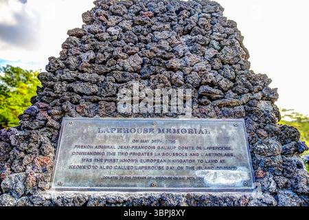 Maui, Hawaii - 1. April 2016: Blick auf die raue Vulkanlandschaft von Kap Kinau auf der hawaiianischen Insel Maui Stockfoto