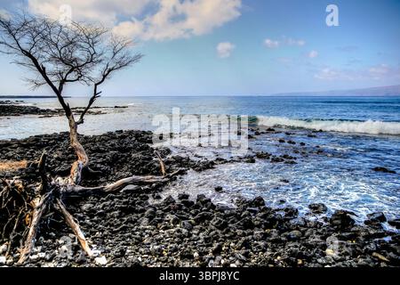 Blick auf die raue vulkanische Landschaft von Kap Kinau auf der hawaiianischen Insel Maui Stockfoto