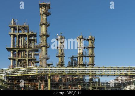 Eine Chemieindustrie zur Verarbeitung von Rohstoffen wie Gas, Öl und anderen fossilen Brennstoffen, Frankfurt am Main, Deutschland, Europa Stockfoto