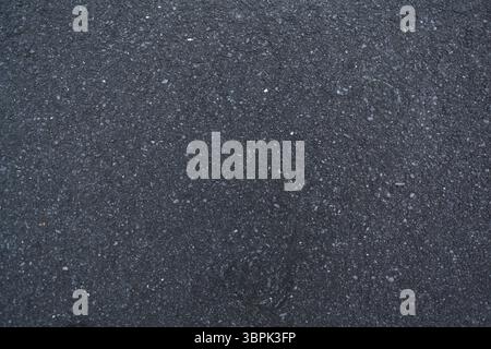 Realistische Vektorgrafik mit rauer Asphaltoberfläche mit kleinen Steinen und feinen Rissen Stockfoto