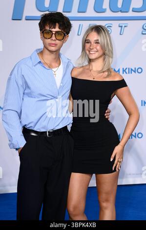 Noah Miguel Oechsle Rodriguez und Lara Spengler beim Fan Event zum Kinofilm The Fantastic Four: First Steps in das Center. Berlin, 08.07.2025 *** Noah Miguel Oechsle Rodriguez und Lara Spengler beim Fan-Event zum Film The Fantastic Four First Steps im das Center Berlin, 08 07 2025 Foto:Xn.xKubelkax/xFuturexImagex Fantastic 5808 Stockfoto